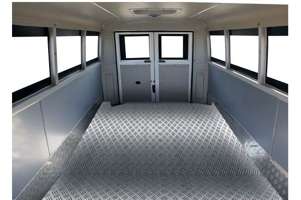 180hp 4x4 Off Road Bus Dongfeng EQ6750PT με χωρητικότητα 4-6L και συνολικό πλάτος 2420mm