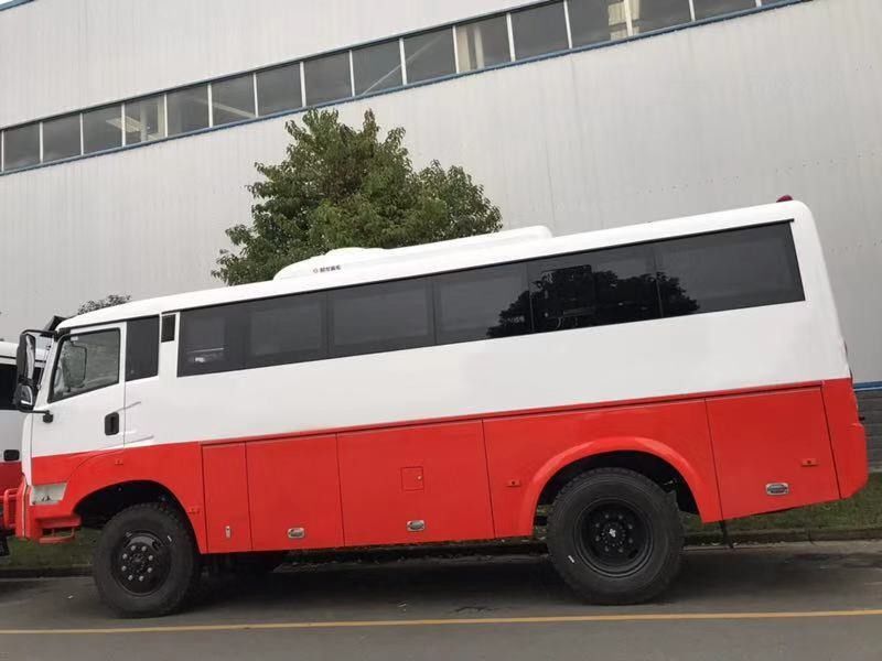 30 θέσεις 4X4 4WD Μεσαίου μεγέθους λεωφορείο διπλού κυκλώματος πλήρες φρένο αέρα και A / C Dongfeng EQ6750ZT