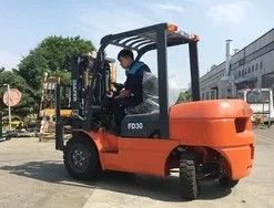 Φαρμακοφόρος FD30 με βάρος 4300 kg και πλάτος πιρούνι 125 mm με κινητήρα Isuzu
