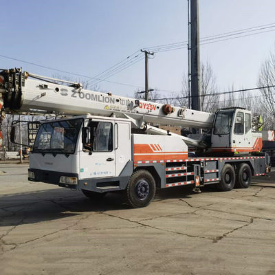 25-50 τόνους Κράνοι για όλα τα εδάφη 6x4 Χρησιμοποιούμενα Μηχανήματα Κινητό φορτηγό Κράνος Υδραυλική βαλβίδα