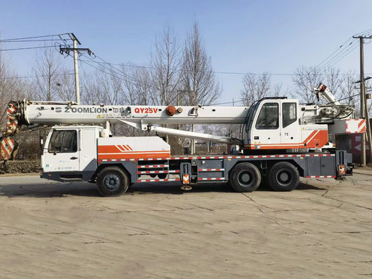 25-50 τόνους Κράνοι για όλα τα εδάφη 6x4 Χρησιμοποιούμενα Μηχανήματα Κινητό φορτηγό Κράνος Υδραυλική βαλβίδα