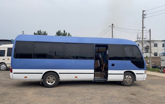 30 θέσεις Χρησιμοποιούμενο λεωφορείο Toyota Coaster με πρότυπο εκπομπών Euro 3 και χειροκίνητο κιβώτιο ταχυτήτων